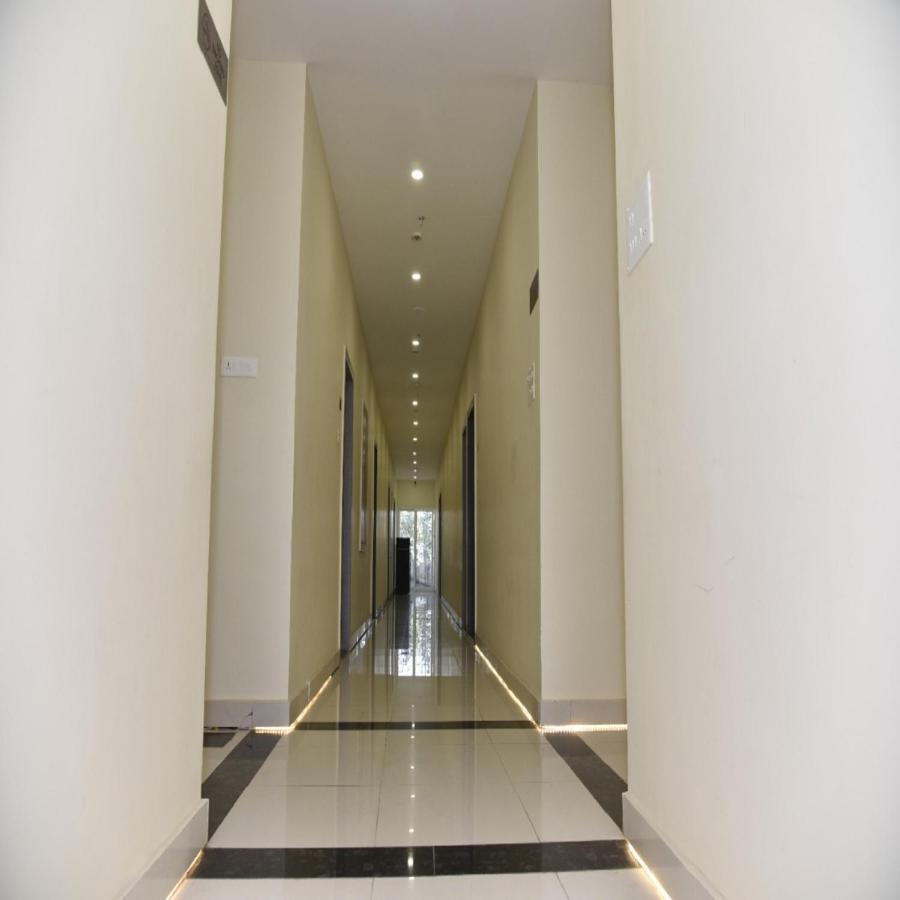 Hotel Tridev Grand 바라나시 외부 사진