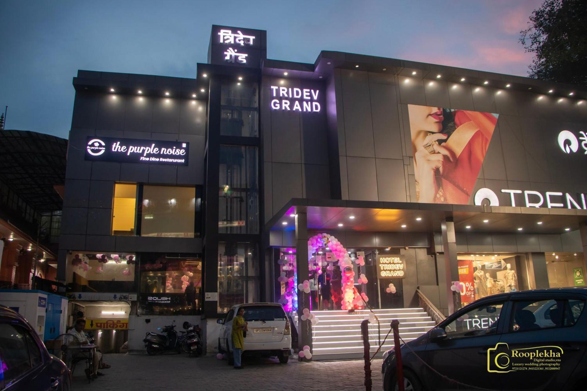 Hotel Tridev Grand 바라나시 외부 사진
